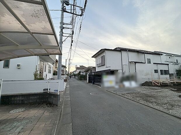 安心して暮らすことのできる住宅街。 住宅地の道路は一般に交通量が少なく車などの騒音が少ないため、住民にとって静かな生活環境が提供されます。