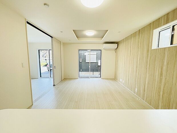 家族が一番集まる場所だから広々としつつも素敵な空間であって欲しい。みんながくつろぐリビングからキッチンまでが一つの空間のように繋がる間取り。