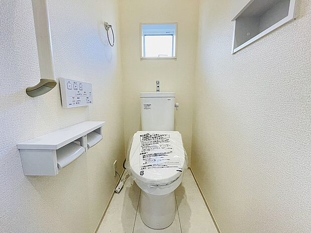 トイレにはウォシュレット機能を標準装備。