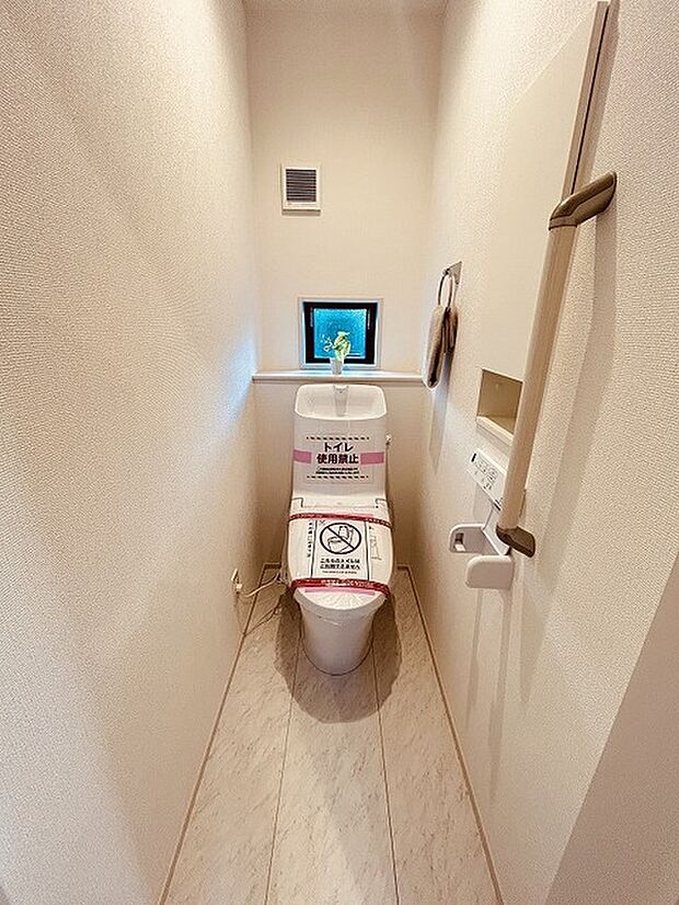 トイレにはウォシュレット機能を標準装備。