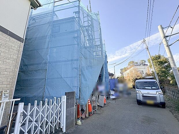 安心して暮らすことのできる住宅街。 住宅地の道路は一般に交通量が少なく車などの騒音が少ないため、住民にとって静かな生活環境が提供されます。
