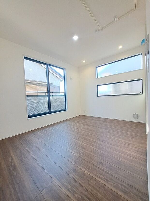 家族みんなが集まるリビング。広さを重視した家族全員が集まれるリビングは、住む上で大事な空間になります。