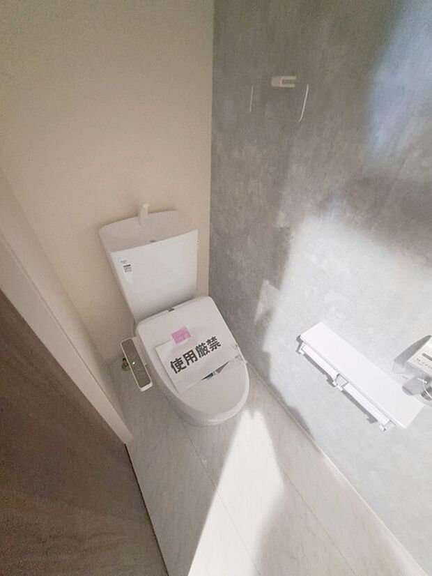 トイレにはウォシュレット機能を標準装備。