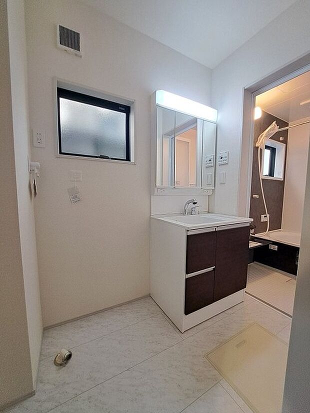 使いやすいタイプの洗面化粧台のあるランドリースペース