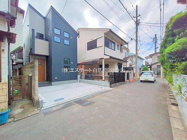 安心して暮らすことのできる住宅街。 住宅地の道路は一般に交通量が少なく車などの騒音が少ないため、住民にとって静かな生活環境が提供されます。