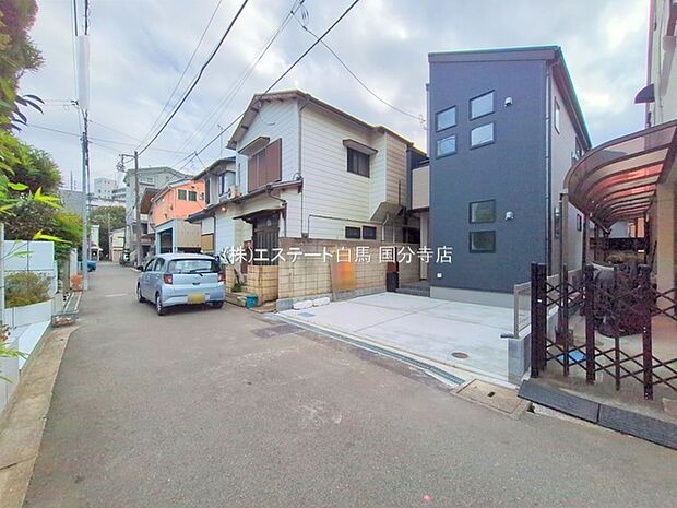 周辺は住宅が建ち並ぶ閑静な住宅街です。