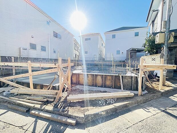 現在建物を建築中です、建築中の物件については現地確認の他、同施工会社の完成施工例のご案内、担当者のプレゼンテーションにてご検討ください。適切なご検討の方法をご説明させて頂きます。