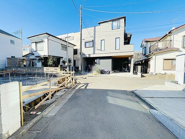 安心して暮らすことのできる住宅街。 住宅地の道路は一般に交通量が少なく車などの騒音が少ないため、住民にとって静かな生活環境が提供されます。