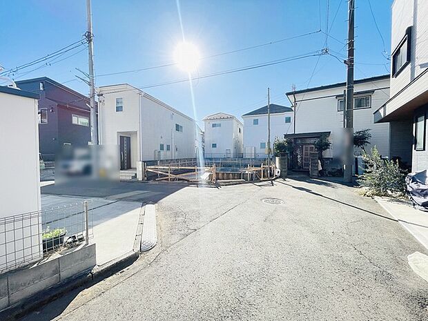 周辺は住宅が建ち並ぶ閑静な住宅街です。