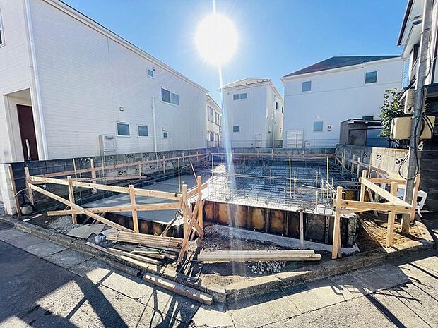 現在建物を建築中です、建築中の物件については現地確認の他、同施工会社の完成施工例のご案内、担当者のプレゼンテーションにてご検討ください。適切なご検討の方法をご説明させて頂きます。 