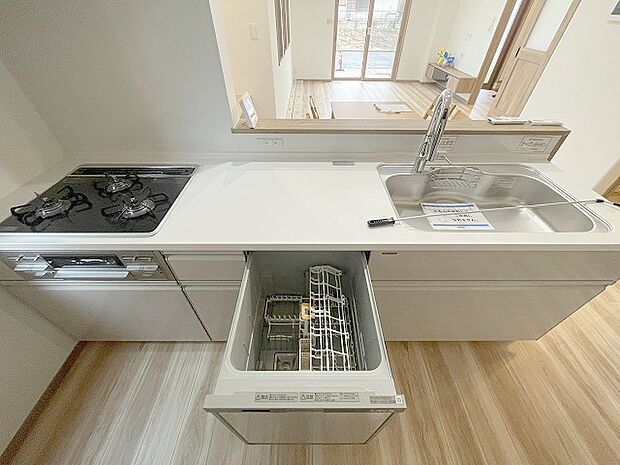 毎日の家事をサポートしてくれる食洗器も標準に装備。ちょっと嬉しい設備です