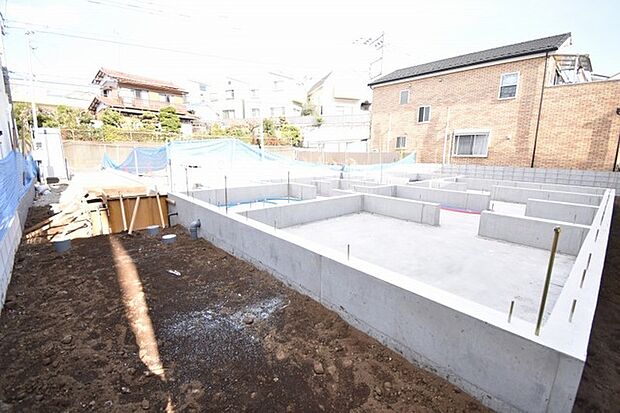 現在建物を建築中です、建築中の物件については現地確認の他、同施工会社の完成施工例のご案内、担当者のプレゼンテーションにてご検討ください。適切なご検討の方法をご説明させて頂きます。 