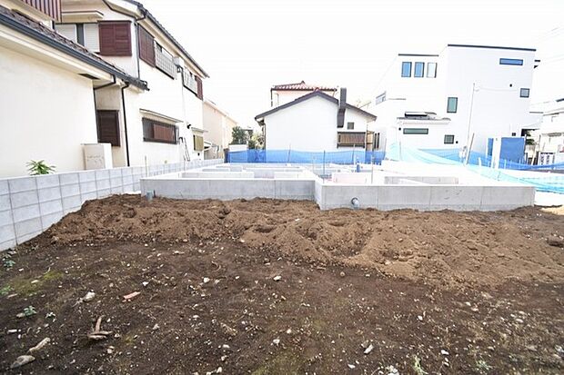 現在建物を建築中です、建築中の物件については現地確認の他、同施工会社の完成施工例のご案内、担当者のプレゼンテーションにてご検討ください。適切なご検討の方法をご説明させて頂きます。 