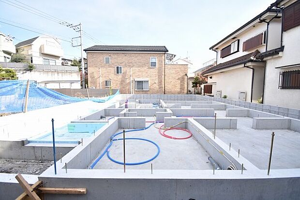 現在建物を建築中です、建築中の物件については現地確認の他、同施工会社の完成施工例のご案内、担当者のプレゼンテーションにてご検討ください。適切なご検討の方法をご説明させて頂きます。