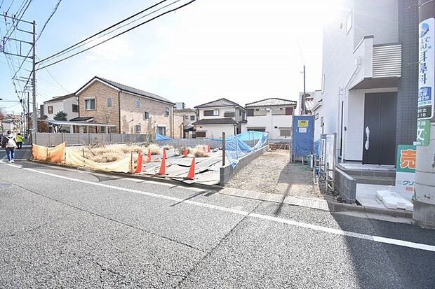 周辺は住宅が建ち並ぶ閑静な住宅街です。 