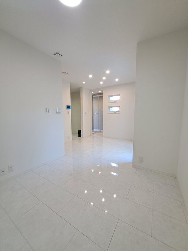 家族が一番集まる場所だから広々としつつも素敵な空間であって欲しい。みんながくつろぐリビングからキッチンまでが一つの空間のように繋がる間取り。 