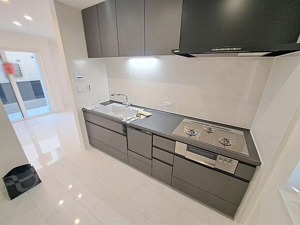 キッチンは、カウンターや壁付けタイプ、アイランドタイプ様々なパターンが御座います。 