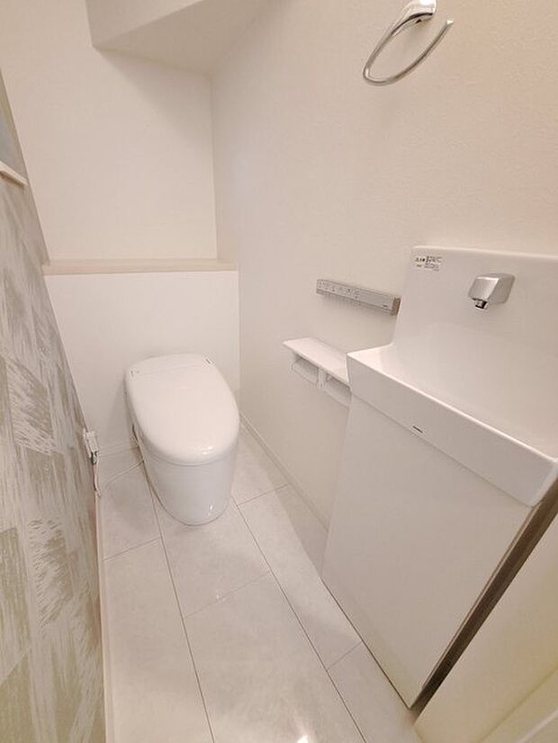トイレにはウォシュレット機能を標準装備。
