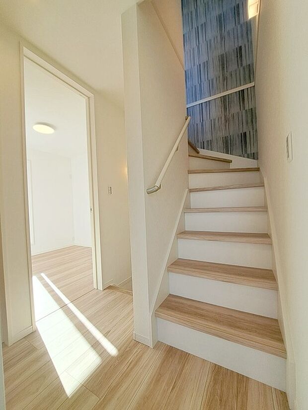 実際に室内をご見学頂くと生活のイメージが広がると思います。家具を置いたイメージや窓からの景色など。周辺で販売に出している物件も一緒にまとめてご見学頂き、比較する事もできます。