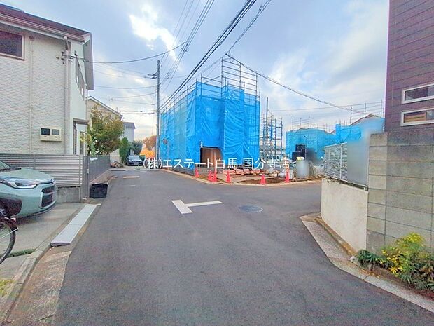 周辺は住宅が建ち並ぶ閑静な住宅街です。