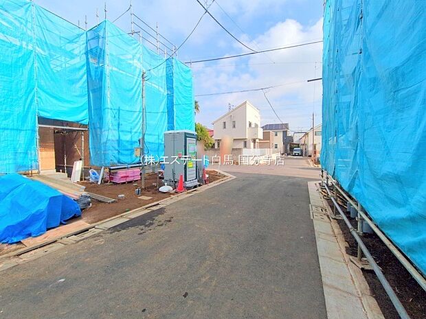 周辺は住宅が建ち並ぶ閑静な住宅街です。