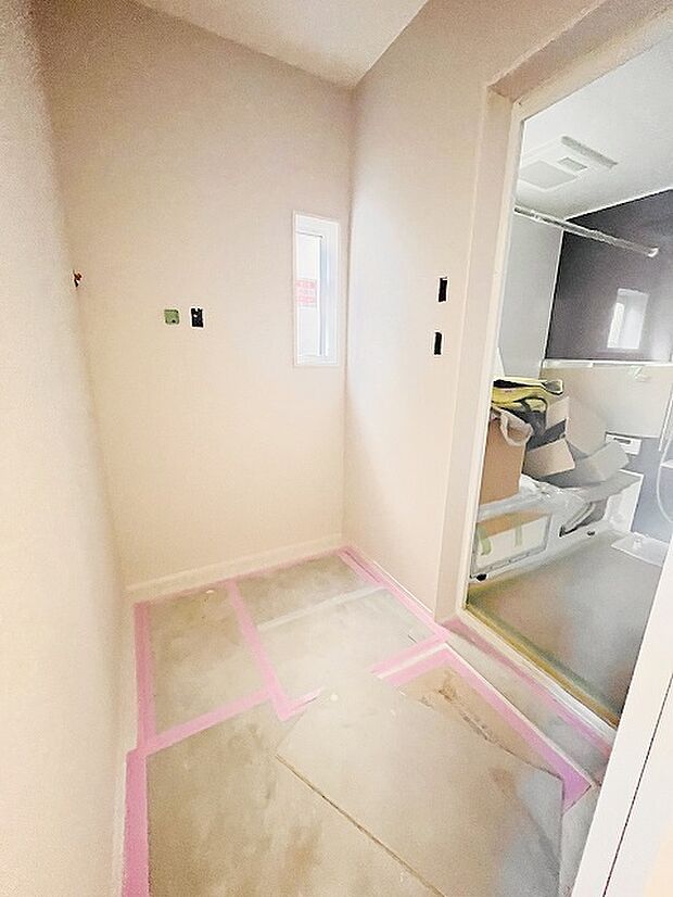 使いやすいタイプの洗面化粧台のあるランドリースペース 