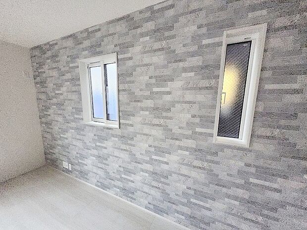 実際に室内をご見学頂くと生活のイメージが広がると思います。家具を置いたイメージや窓からの景色など。周辺で販売に出している物件も一緒にまとめてご見学頂き、比較する事もできます。