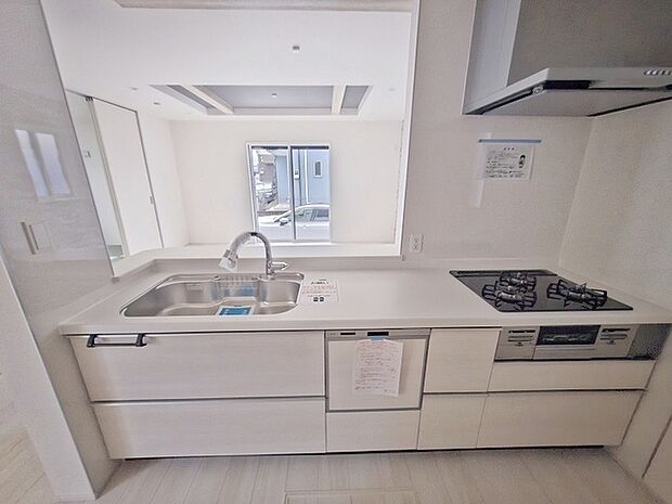 毎日の家事をサポートしてくれる食洗器も標準に装備。ちょっと嬉しい設備です 