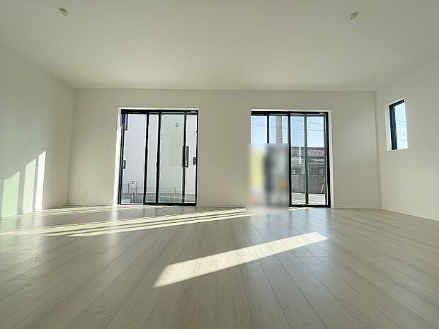 家族が一番集まる場所だから広々としつつも素敵な空間であって欲しい。みんながくつろぐリビングからキッチンまでが一つの空間のように繋がる間取り。 