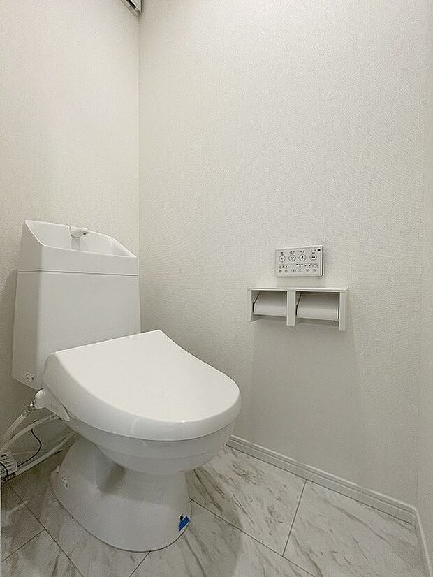 トイレにはウォシュレット機能を標準装備。