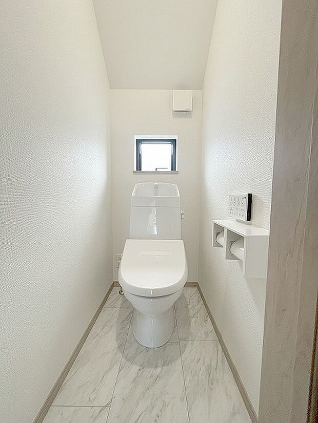 トイレにはウォシュレット機能を標準装備。 