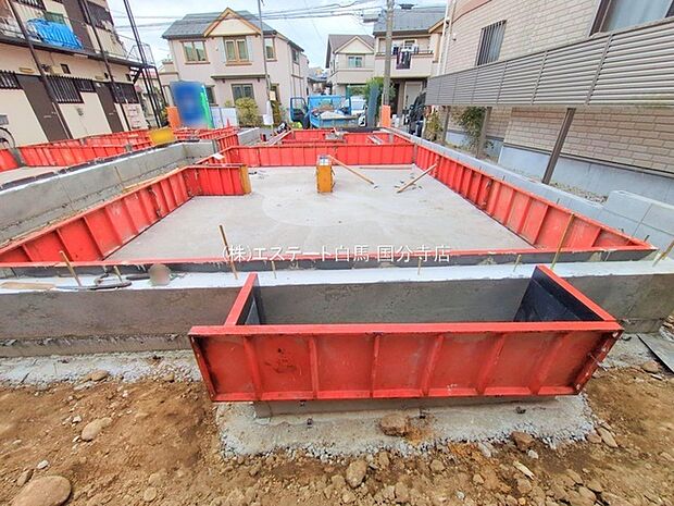 現在建物を建築中です、建築中の物件については現地確認の他、同施工会社の完成施工例のご案内、担当者のプレゼンテーションにてご検討ください。適切なご検討の方法をご説明させて頂きます。
