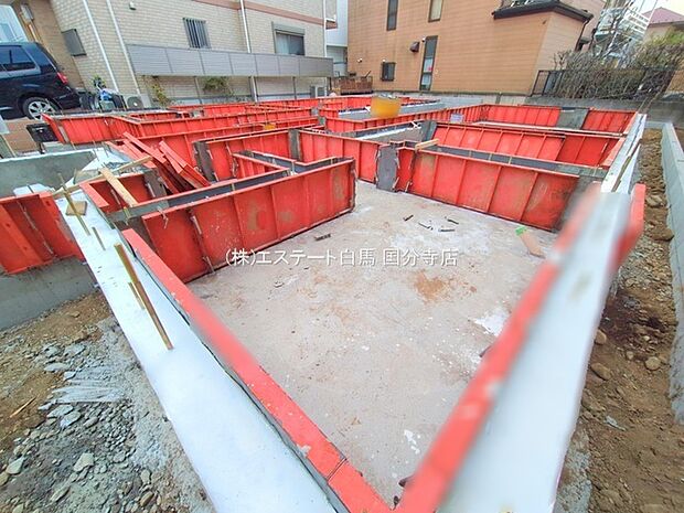 現在建物を建築中です、建築中の物件については現地確認の他、同施工会社の完成施工例のご案内、担当者のプレゼンテーションにてご検討ください。適切なご検討の方法をご説明させて頂きます。