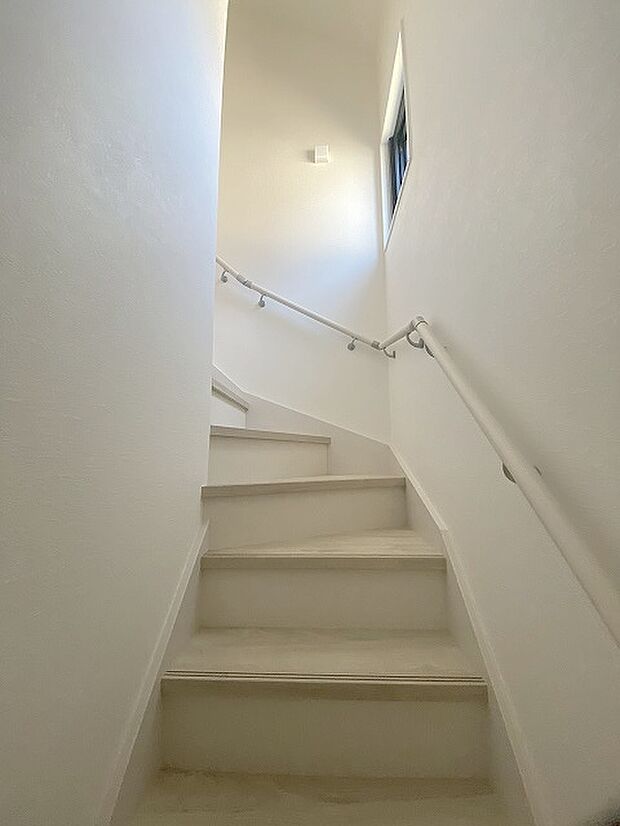 実際に室内をご見学頂くと生活のイメージが広がると思います。家具を置いたイメージや窓からの景色など。周辺で販売に出している物件も一緒にまとめてご見学頂き、比較する事もできます。