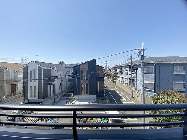 窓からの眺望です。実際に現地で眺望もご確認ください。