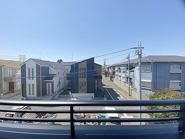 窓からの眺望です。実際に現地で眺望もご確認ください。