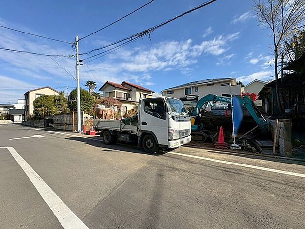 周辺は住宅が建ち並ぶ閑静な住宅街です。 
