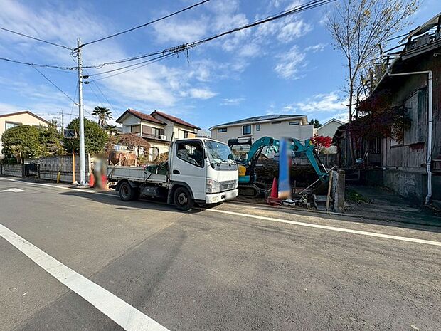 現在建物を建築中です、建築中の物件については現地確認の他、同施工会社の完成施工例のご案内、担当者のプレゼンテーションにてご検討ください。適切なご検討の方法をご説明させて頂きます。 