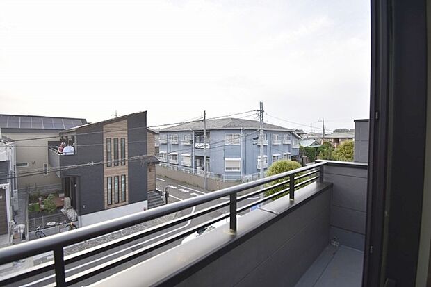 窓からの眺望です。実際に現地で眺望もご確認ください。