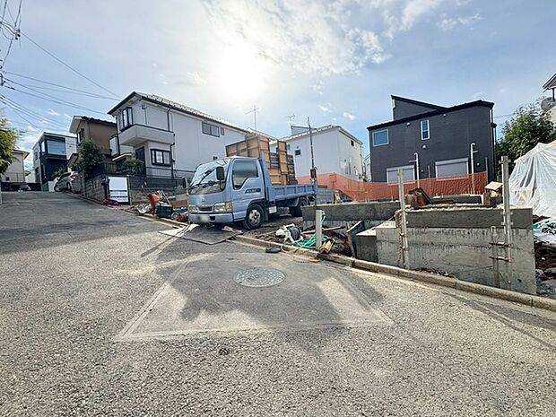 現地のご見学予約もスタートしました。周辺で売りに出ている物件も沢山御座います。まとめてご見学ができますのでお気軽にお申しつけください。