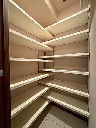 玄関を入ると広...