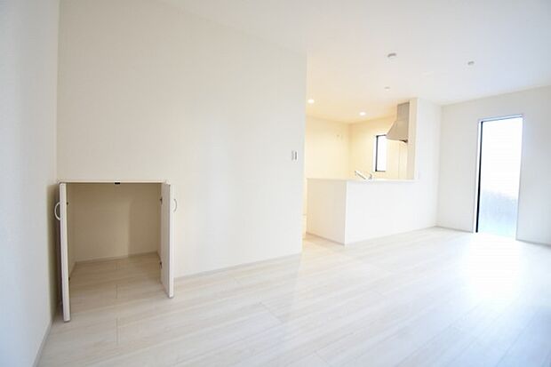 家族みんなが集まるリビング。広さを重視した家族全員が集まれるリビングは、住む上で大事な空間になります。 