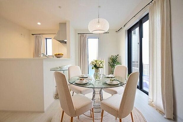 本画像はCGで作成しており、実際に現地に家具は置かれておりません。また、価格に家具は含まれておりません。 