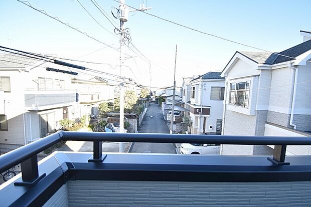窓からの眺望です。実際に現地で眺望もご確認ください。
