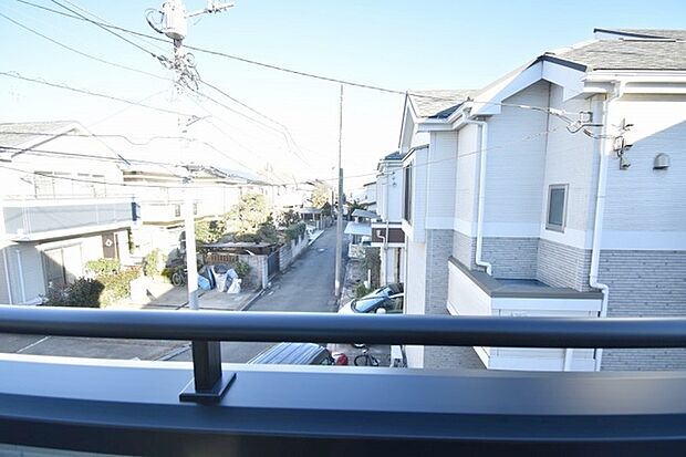 窓からの眺望です。実際に現地で眺望もご確認ください。 