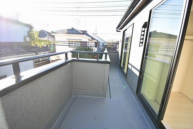 窓からの眺望です。実際に現地で眺望もご確認ください。 