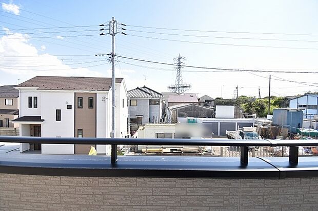 窓からの眺望です。実際に現地で眺望もご確認ください。