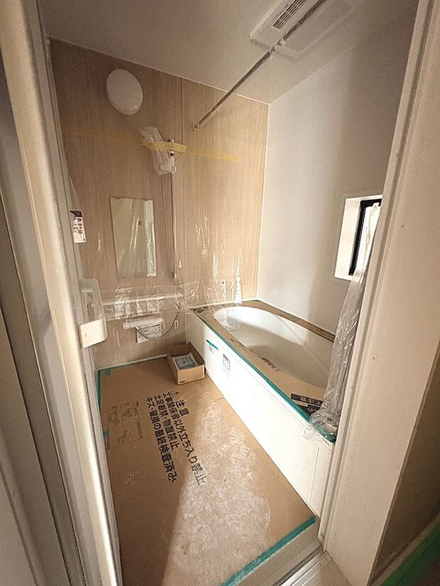 一日の疲れを癒してくれるゆったりとしたバスルームです。