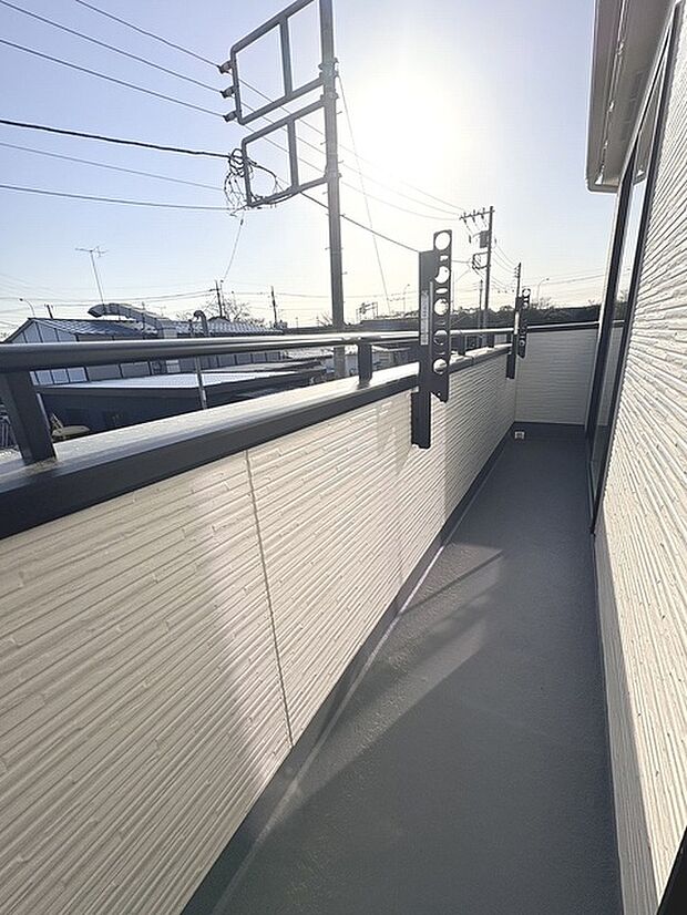 季節の変化や天気の良い日には、バルコニーでの時間が心地よく、気分をリフレッシュさせることができます。