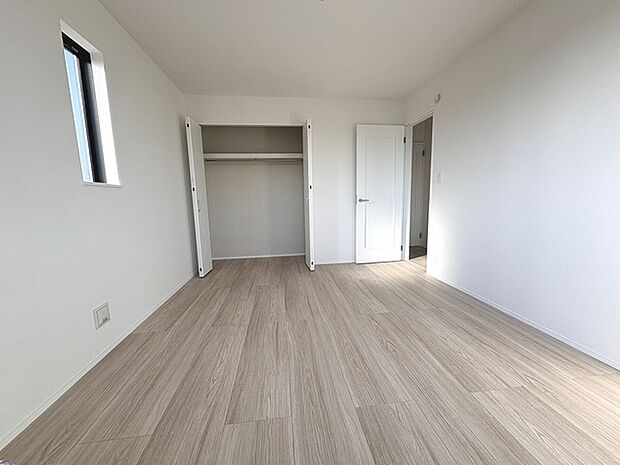 各お部屋に収納が設置されています。
